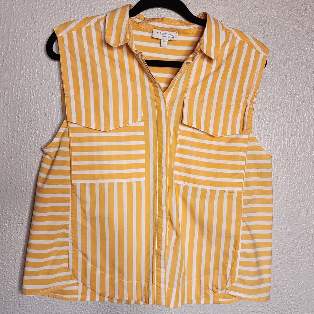 Large Habitual Sleeveless button-down top